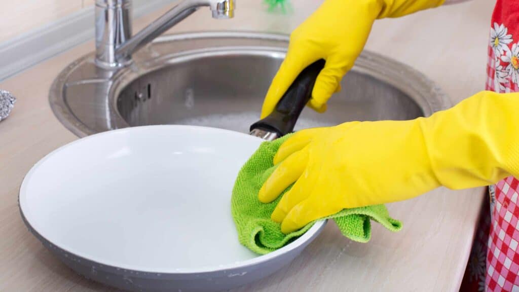 How To Clean Ceramic Pan