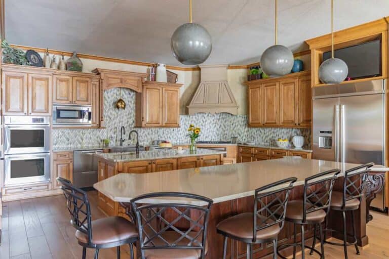 9 Best Backsplash For Honey Oak Which One Is Fit For You?