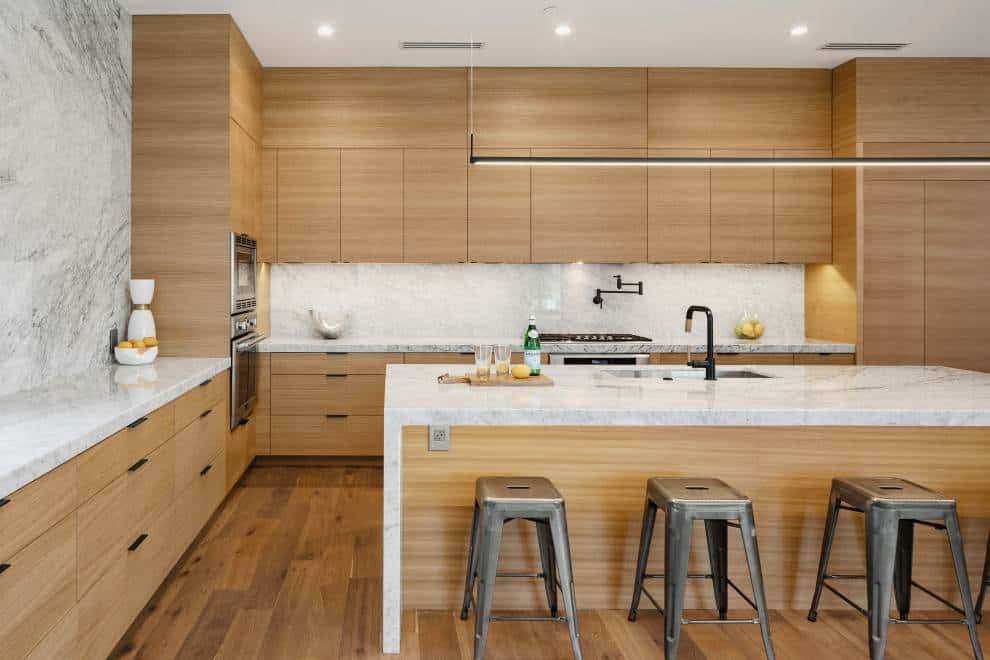 9 Best Backsplash For Honey Oak Cabinets: Which One Is Fit For You?